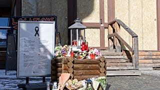 Esterno del bar dove è scoppiato l'incendio