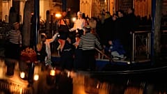 Die Flamme der Olympischen Winterspiele 2026 wird am 22. Januar 2026 per Boot in die Lagune von Venedig getragen