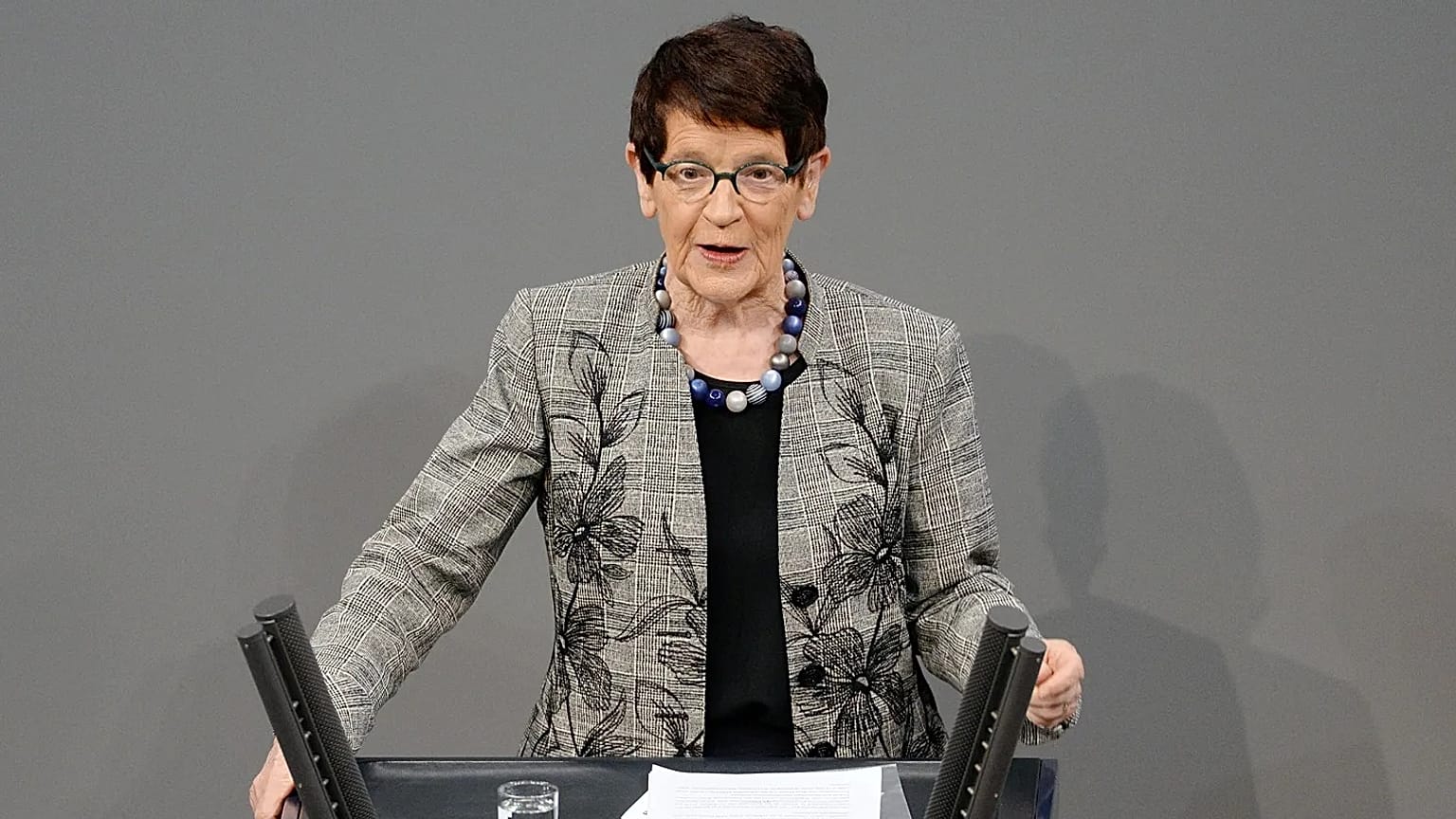 Rita Süssmuth zur Feierstunde im Deutschen Bundestag zu 100 Jahren Frauenwahlrecht, Berlin, 2019.