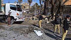 Policjanci w miejscu zamachu bombowego w Kweta w Pakistanie, niedziela, 1 lutego 2026 r.