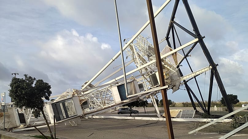 Une grande roue effondrée au sol après le passage de la tempête Kristin, le mercredi 28 janvier 2026.
