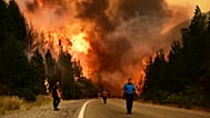 Un incendio forestal en El Hoyo, Patagonia, Argentina, el jueves 8 de enero de 2026.