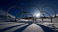 Az olimpiai ötkarika a Stelvio Sícentrum haván Bormióban 2025. január 16-án