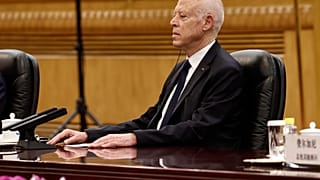 حضر الرئيس التونسي قيس سعيد اجتماعاً مع الرئيس الصيني شي جين بينغ في قاعة الشعب الكبرى في بكين، يوم الجمعة 31 مايو/أيار 2024. (تينغشو وانغ/صورة مجمعة عبر وكالة أسوشيتد برس)