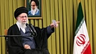 La Guida Suprema dell'Iran, Ali Khamenei durante un incontro a Teheran il 1 febbraio