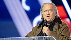 Steve Bannon bei einer Veranstalton von "Turning Point USA", 19. Dezember 2025 in Phoenix, USA