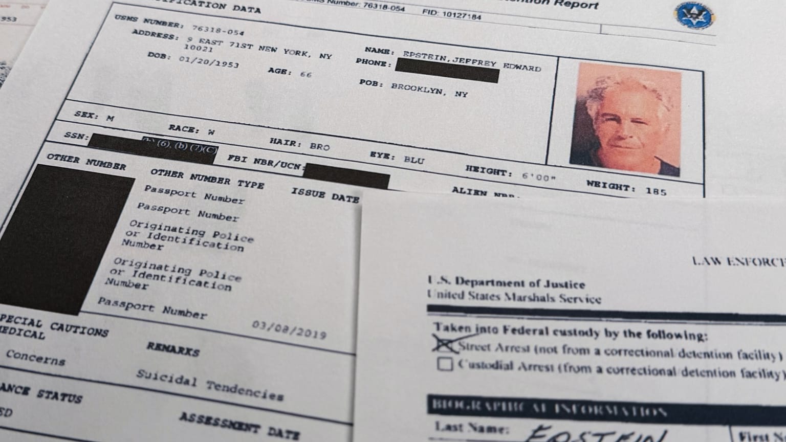 صورة مأخوذة يوم الأحد 1 فبراير 2026 لوثيقة ضمن ملفات جيفري إبستين التي نشرتها وزارة العدل الأمريكية، تُظهر التقرير الذي صدر عند اعتقال إبستين في 6 يوليو 2019. (صورة من أ ب)