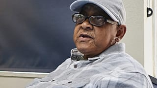 Imagen de archivo de una persona mayor