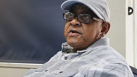 Imagen de archivo de una persona mayor