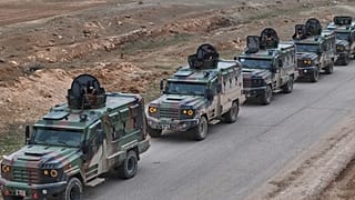 Suriye güvenlik güçlerine ait araçlar, SDG kontrolündeki Haseke kentine doğru ilerlerken, 2 Şubat 2026