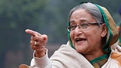 FILE- Sheikh Hasina bangladesi miniszterelnök sajtótájékoztatón beszél a bangladesi Dakkában 2014. január 6-án.