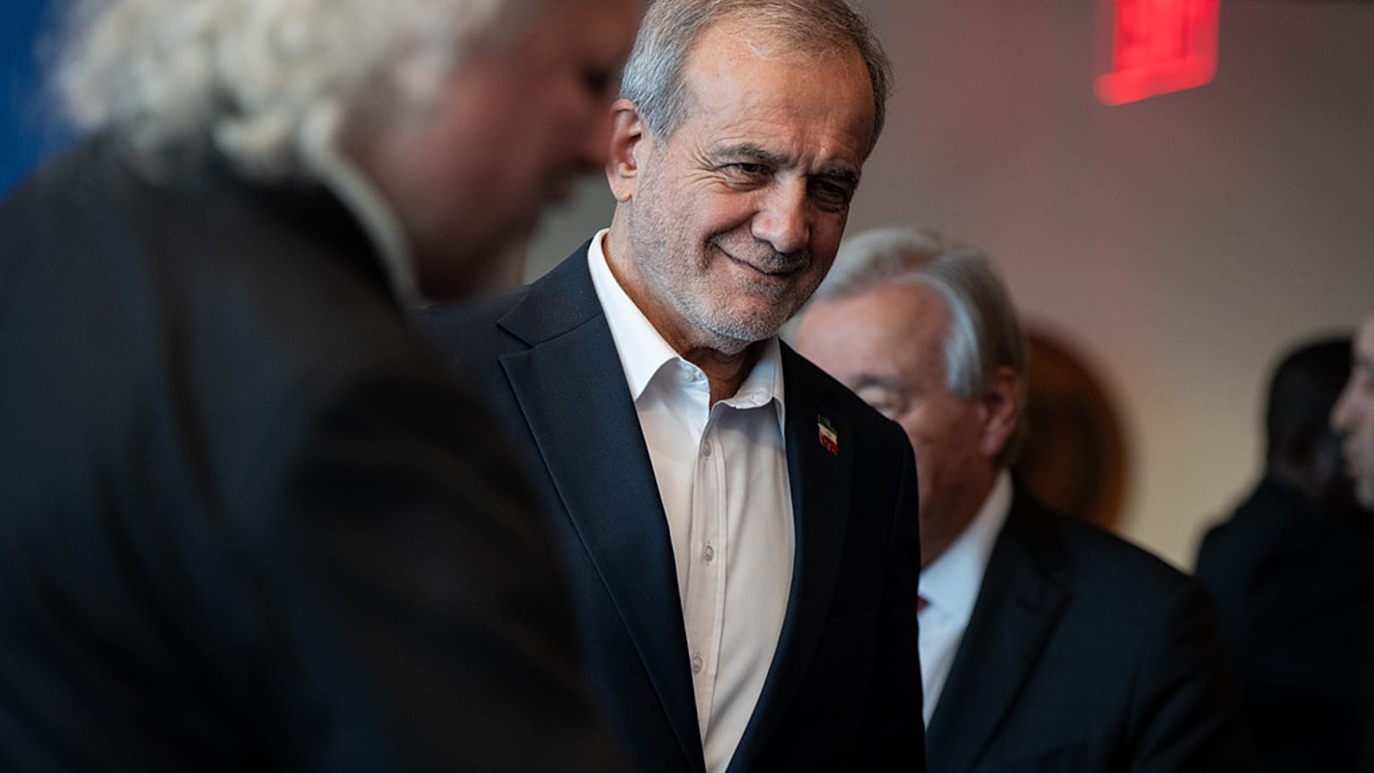 أرشيف – مسعود بزشكيان، رئيس إيران، يحضر اجتماع الجمعية العامة للأمم المتحدة في مقر الأمم المتحدة، في 25 سبتمبر/أيلول 2025