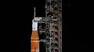 NASA'nın Artemis II SLS (Uzay Fırlatma Sistemi) roketi, Orion uzay aracıyla birlikte 1 Şubat 2026 Pazar günü Kennedy Uzay Merkezi'ndeki 39B Fırlatma Kompleksi'nde görülüyor.