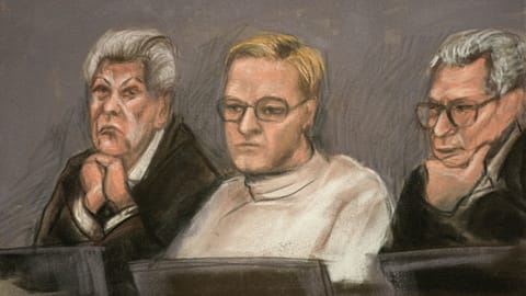 Boceto de Marius Borg Hoiby durante el primer día del juicio, que se lleva a cabo en la sala 250 del Tribunal de Distrito de Oslo, Noruega, el 3 de febrero de 2026. 