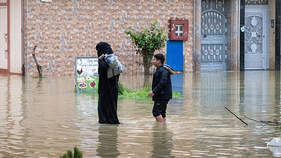 Moroccan security forces carry out evacuations as floods hit north | Africanews