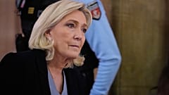 Marine Le Pen posiert am 20. Januar 2026 in Paris bei ihrem Berufungsverfahren.