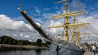 سفينة ألمانية راسية في ميناء القاعدة البحرية بمدينة كيل شمال ألمانيا، في 8 أغسطس 2022.