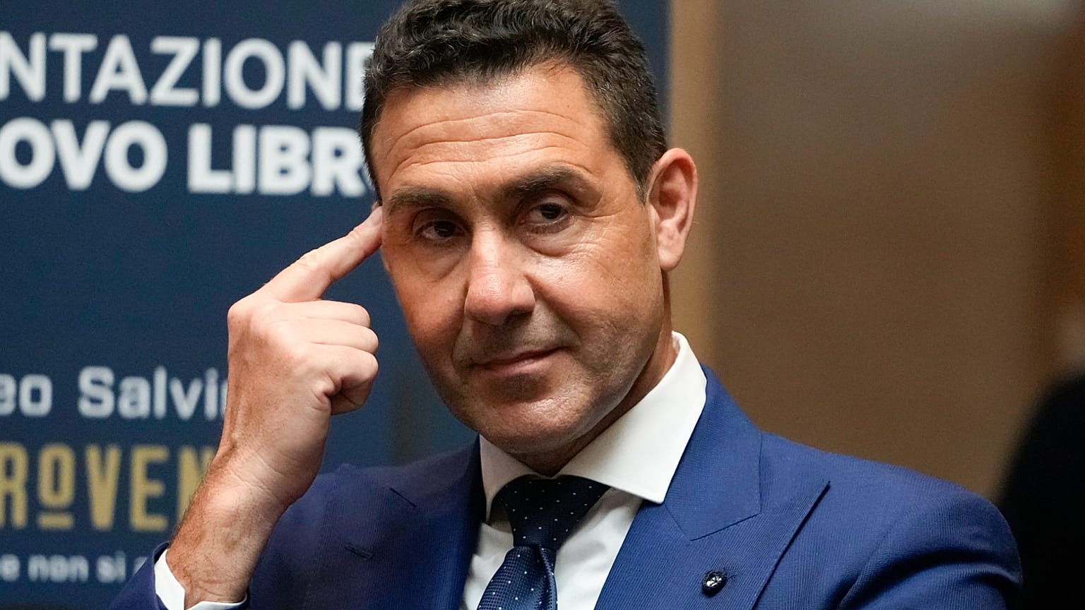 L'allora generale, Roberto Vannacci, alla presentazione di un libro del leader della Lega Matteo Salvini a Roma nel 2024  