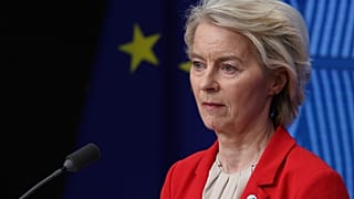 Avrupa Komisyonu Başkanı Ursula von der Leyen, Brüksel'de düzenlenen AB zirvesinin ardından bir basın toplantısında konuşma yaparken, 23 Ocak 2026