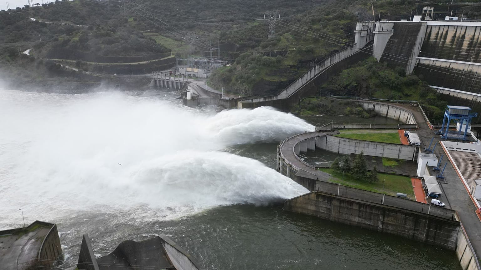 Descargas no Alqueva enchem uma piscina olímpica a cada dois segundos 