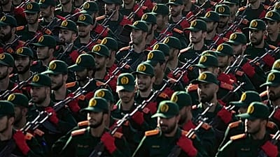 عناصر من الحرس الثوري الإيراني يشاركون في عرض عسكري سنوي قرب طهران، في 21 سبتمبر 2024.