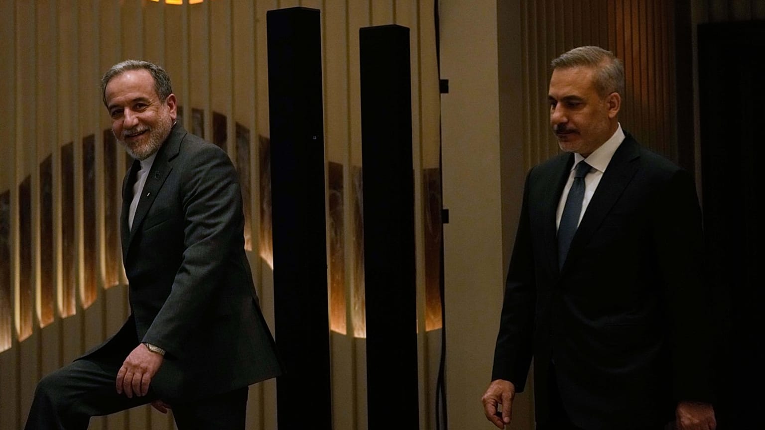 İran Dışişleri Bakanı Abbas Arakçi, Türkiye Dışişleri Bakanı Hakan Fidan ile birlikte İstanbul'da ortak düzenlenen bir basın toplantısına katılırken, 30 Ocak 2026