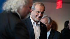 DATEI - Masoud Pezeshkian, der iranische Präsident, nimmt an der Generalversammlung der Vereinten Nationen im Hauptquartier der Vereinten Nationen teil, 25. September 2025