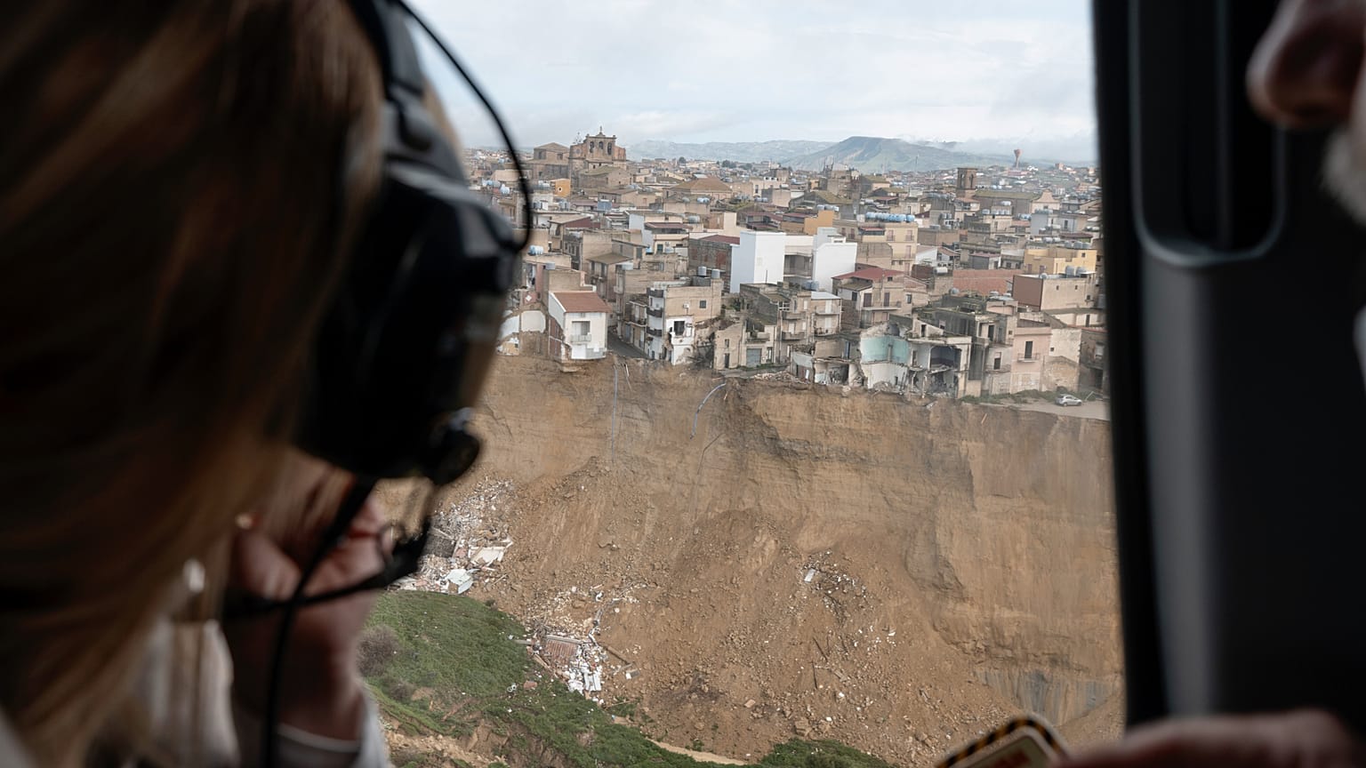 La presidente del Consiglio Giorgia Meloni in visita a Niscemi