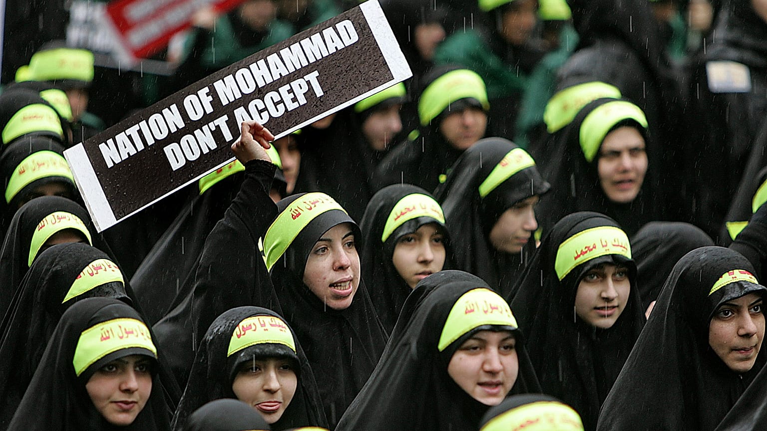 Des femmes chiites manifestent contre la publication de caricatures anticléricales, Liban, jeudi 9 février 2006. 