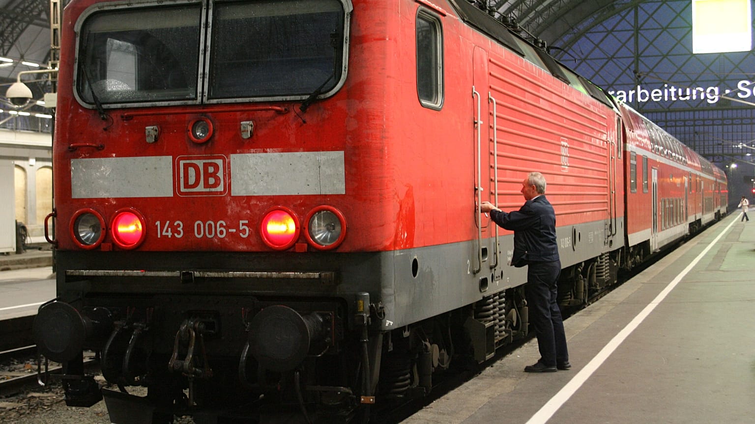 Ein Zugbegleiter hat einen Angriff während der Ticketkontrolle nicht überlebt. Täglich kommt es zu fünf solcher Vorfälle im Regionalverkehr.