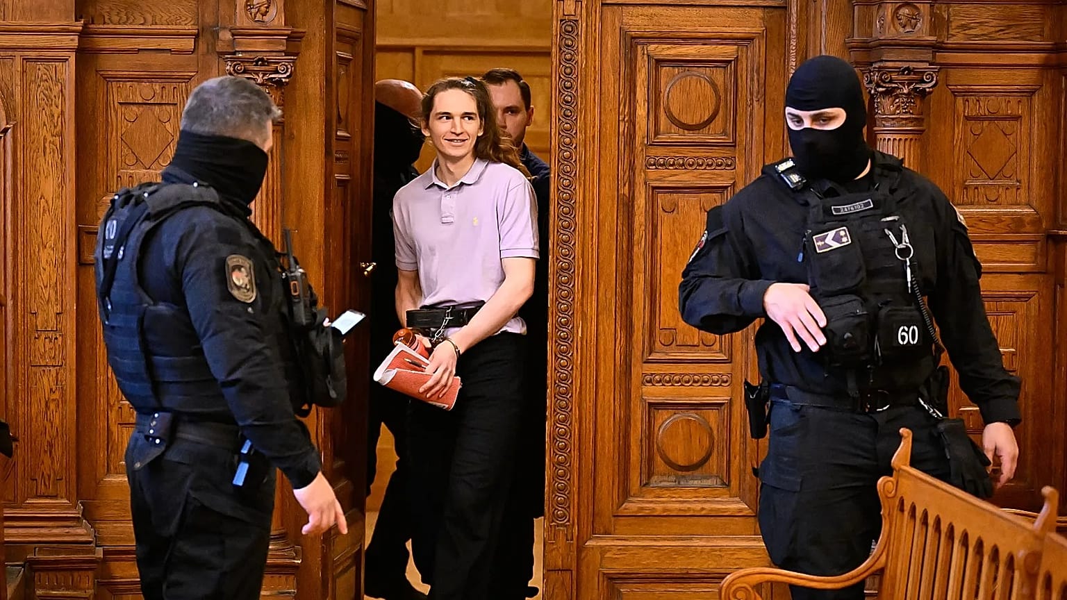 Maja T megérkezik a bíróságra 2026. február 4.-én