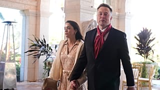 Elon Musk y Shivon Zillis llegan al club de Mar-a-Lago de Donald Trump, el domingo 1 de febrero de 2026, en Palm Beach, Florida.