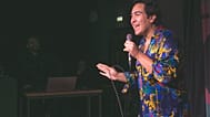 Orlando stand-up comedy előadás közben