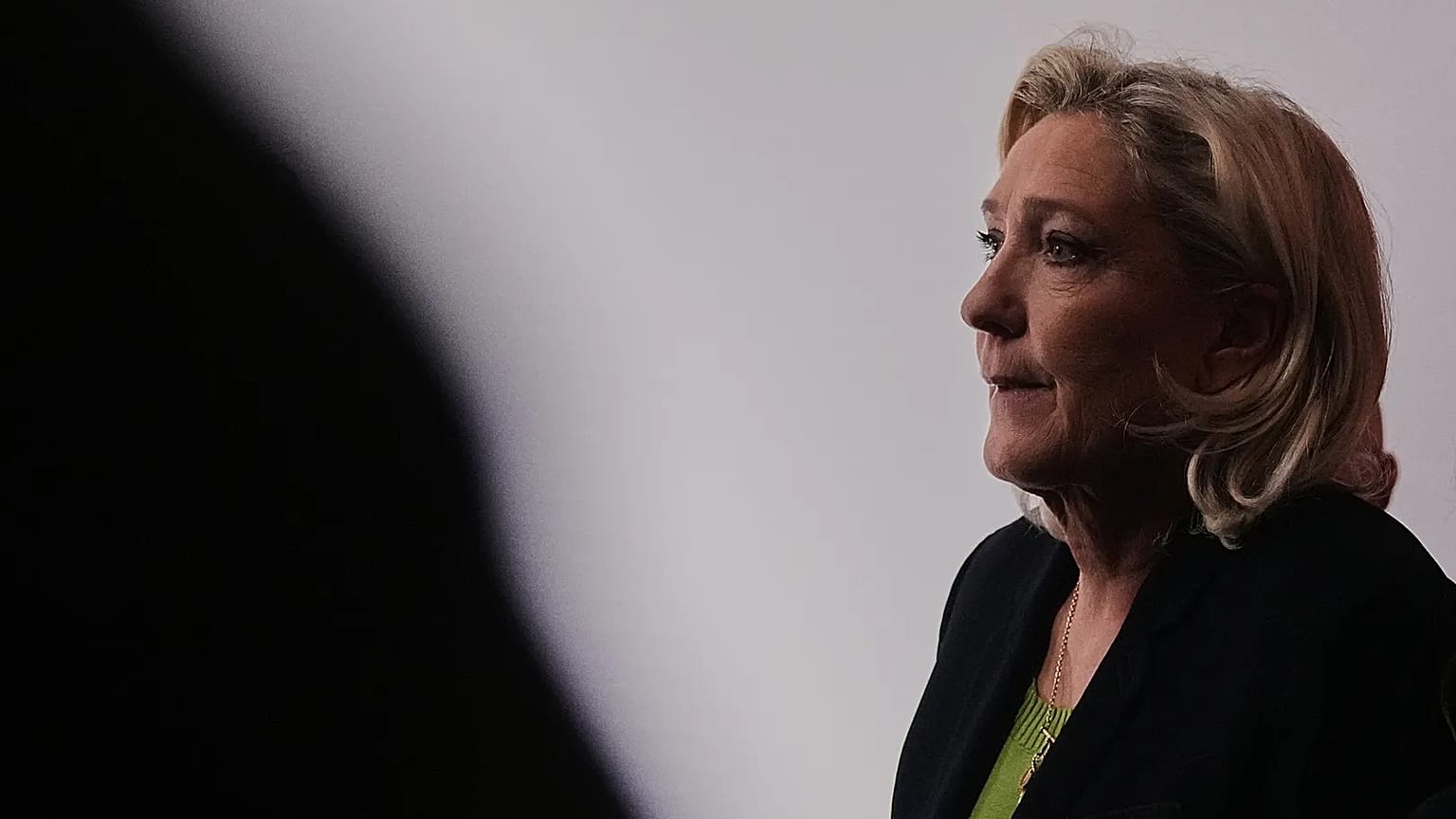 La dirigeante d'extrême droite arrive aux vœux à la presse du président du Rassemblement national, Jordan Bardella, le 12 janvier 2026.