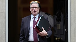 رئيس وزراء بريطانيا كير ستارمر يغادر رقم 10 في داونينغ ستريت متوجّهًا إلى مجلس العموم لحضور جلسة الأسئلة الأسبوعية لرئيس الوزراء في لندن، يوم الأربعاء 4 فبراير 2026. 