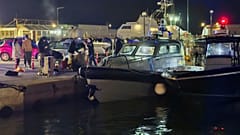 Σκάφος της ακτοφυλακής στο λιμάνι της Χίου μετά την σύγκρουση σκάφους του λιμενικού με φουσκωτό με μετανάστες