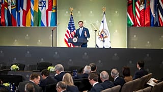 Il vicepresidente JD Vance parla alla riunione ministeriale sui minerali critici presso il Dipartimento di Stato, mercoledì 4 febbraio 2026 a Washington