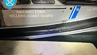 Το πλωτό του λιμενικού που χτυπήθηκε από το σκάφος του διακινητή