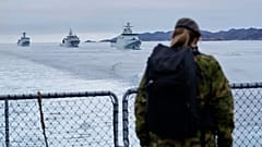 Danimarka savaş gemileri, Grönland’ın Nuuk kentinde Arktik Okyanusu’nda düzenlenen ve birkaç Avrupa NATO ülkesinden yüzlerce askerin katıldığı bir tatbikatta. / 15 Eylül 2025