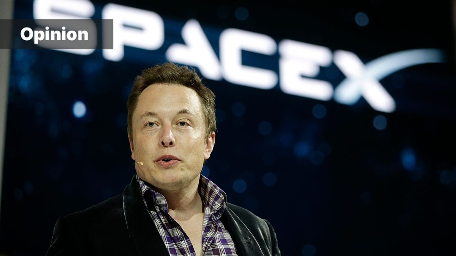 Auf diesem Archivfoto vom 29. Mai 2014 stellt Elon Musk, CEO und CTO von SpaceX, das Raumschiff SpaceX Dragon V2 im Hauptsitz von SpaceX in Hawthorne vor