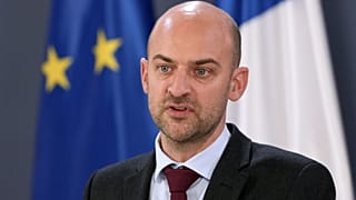 وزير الخارجية الفرنسي جان نويل بارو يتحدث خلال مؤتمر صحفي عقب محادثات مع نظيره الصربي ماركو ديوريتش في بلغراد، صربيا، يوم الجمعة 16 يناير/كانون الثاني 2026. (صورة من أب)