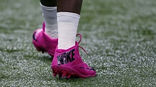 FILE - Carolina Panthers player Kawann Short walks in pink cleats in honor of Breast Cancer Awareness Month before an NFL football game. 16 October, 2016.