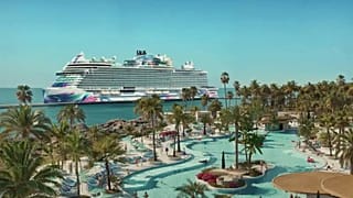 La industria de los cruceros es minoritaria en volumen de negocios, pero maximalista en sus ambiciones.