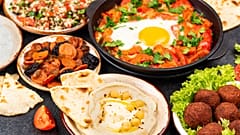 Eine neue Studie zeigt: Frauen, die sich mediterran ernähren, erleiden seltener einen Schlaganfall.