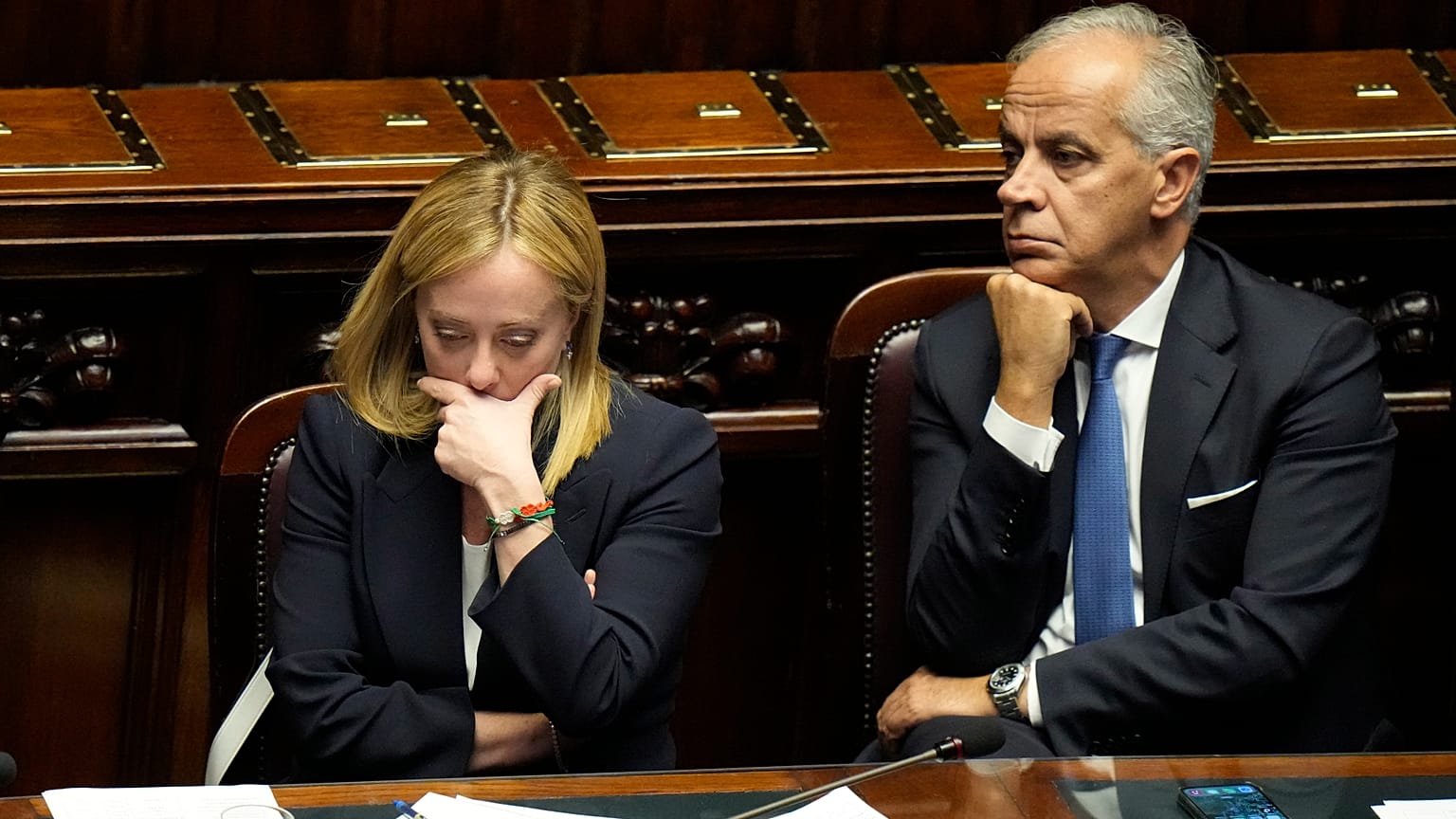 La premier Meloni e il ministro dell'Interno Piantedosi in uno dei primi confronti in Parlamento sulla sicurezza poco dopo l'entrata in carica del governo nell'ottobre 2022