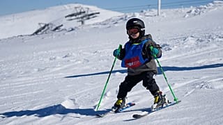 Kind beim Skifahren in Beirut, Libanon, 3. Januar 2026