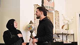 Emanet ailesi, dükkanlarında görüntüleniyor