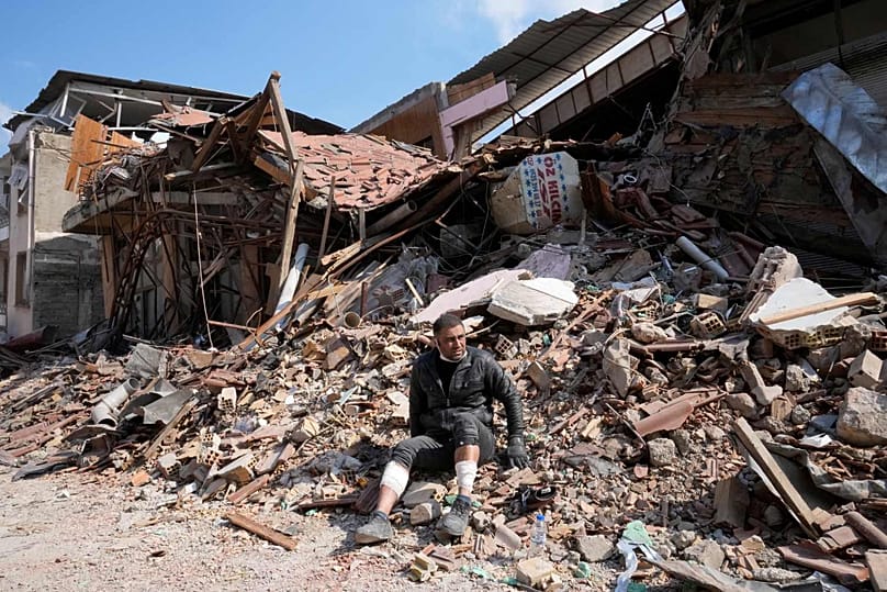 Hatay'da yaralı bir depremzede-2023
