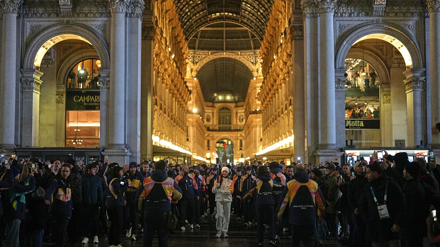 A téli olimpiai láng megérkezik Milánóba