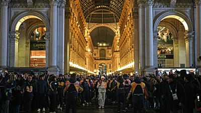 Znicz olimpijski przybywa do Mediolanu na 25. Zimowe Igrzyska Olimpijskie.